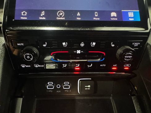 Used 2024 Jeep Grand Cherokee Limited w/ Luxury Tech Group II AWD/4WD image 36