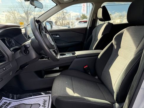 Used 2023 Nissan Rogue SV image 11