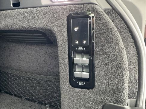 Used 2023 Land Rover Range Rover Long Wheelbase SE image 51