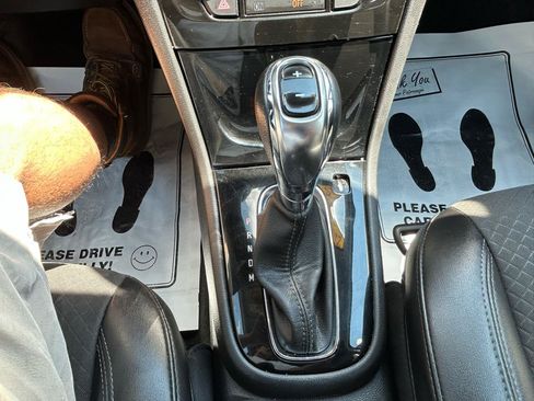 Used 2021 Buick Encore Preferred AWD/4WD image 26