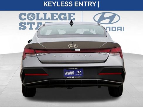 Used 2024 Hyundai Elantra SEL image 7
