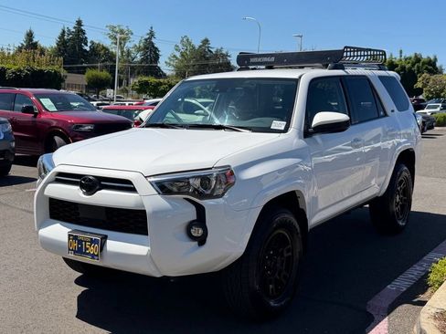Used 2022 Toyota 4Runner SR5 AWD/4WD image 4