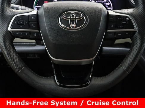 Used 2023 Toyota Sienna Limited image 26