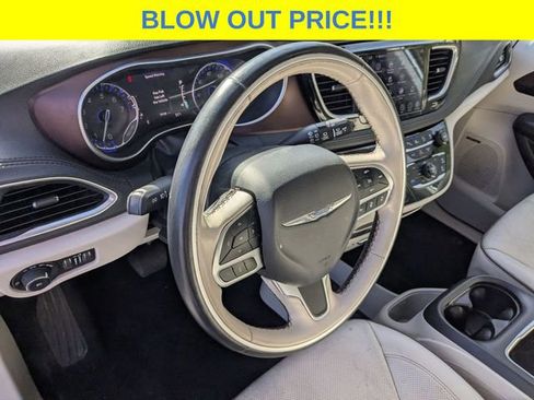 Used 2019 Chrysler Pacifica Limited w/ Advanced Safetytec Group image 14