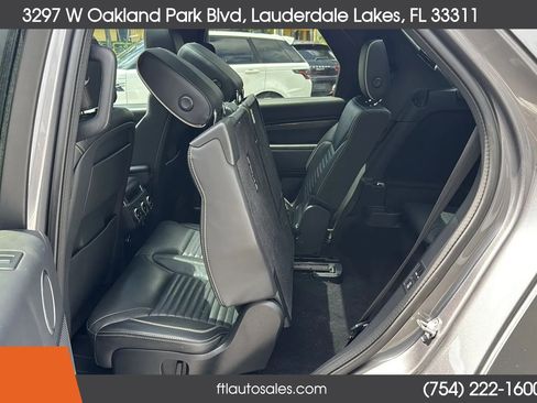 Used 2020 Land Rover Discovery HSE image 23