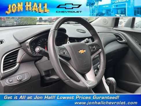 Used 2020 Chevrolet Trax LT w/ LT Convenience Package FWD image 18