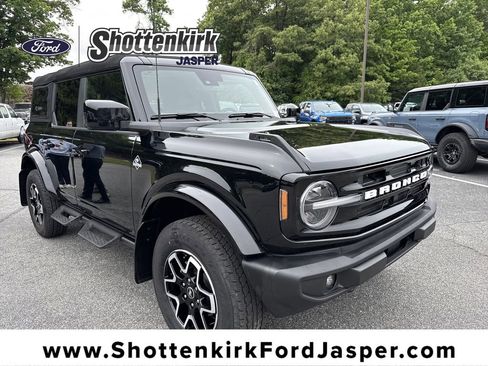Used 2024 Ford Bronco Outer Banks AWD/4WD image 1