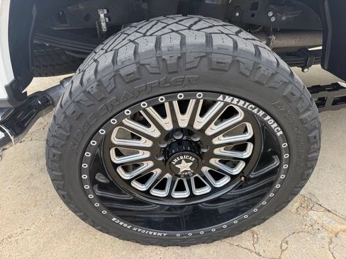 Used 2024 Ford F350 Platinum w/ FX4 Off-Road Package AWD/4WD image 11