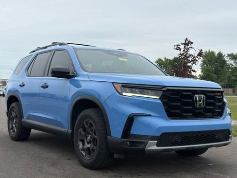 Used 2023 Honda Pilot TrailSport image 1