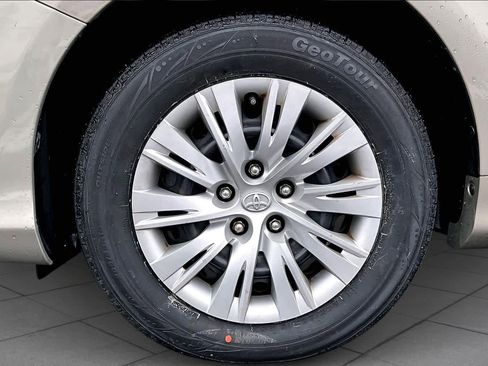 Used 2013 Toyota Camry LE image 11