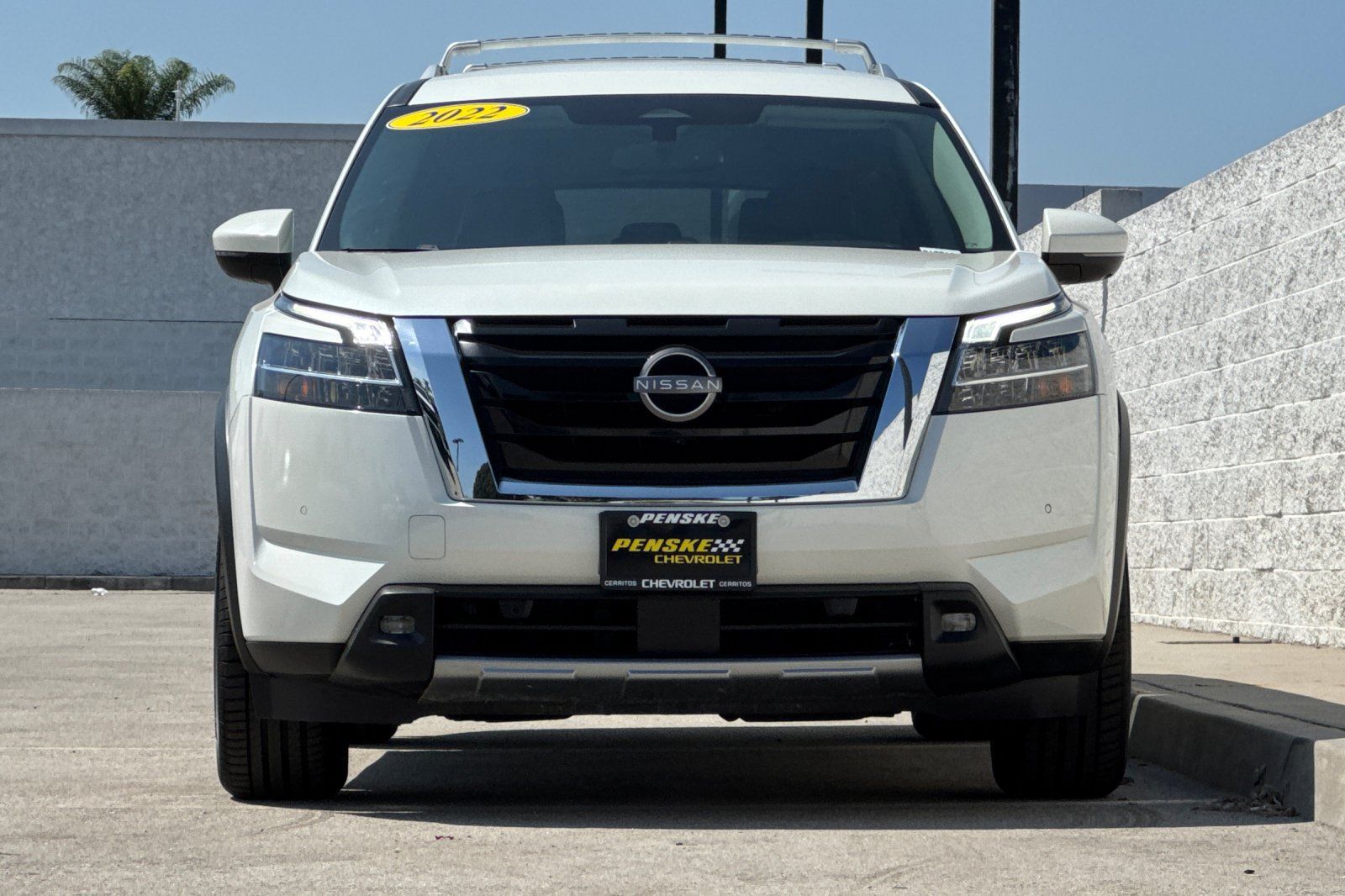 Used 2022 Nissan Pathfinder SL FWD image 9