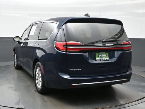 Used 2024 Chrysler Pacifica Touring FWD image 5