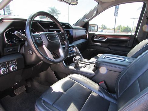Used 2022 GMC Sierra 1500 Denali w/ Technology Package AWD/4WD image 9