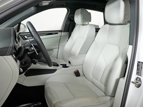 Certified 2023 Porsche Macan S image 5