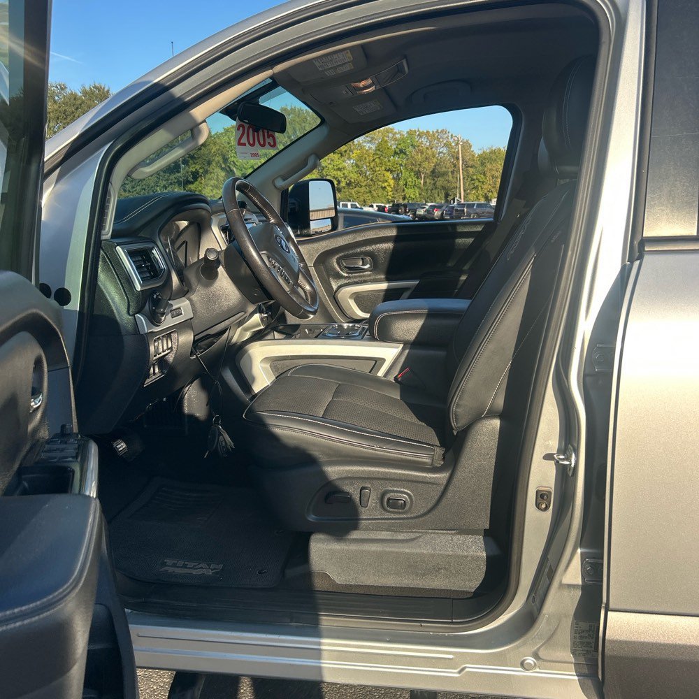 Used 2019 Nissan Titan PRO-4X AWD/4WD image 16