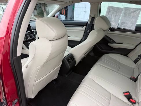Used 2018 Honda Accord Touring image 17