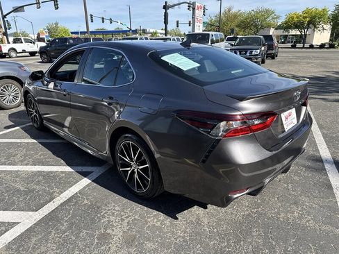 Used 2023 Toyota Camry SE FWD image 3