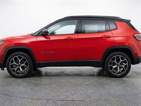 Used 2025 Jeep Compass Limited image 3