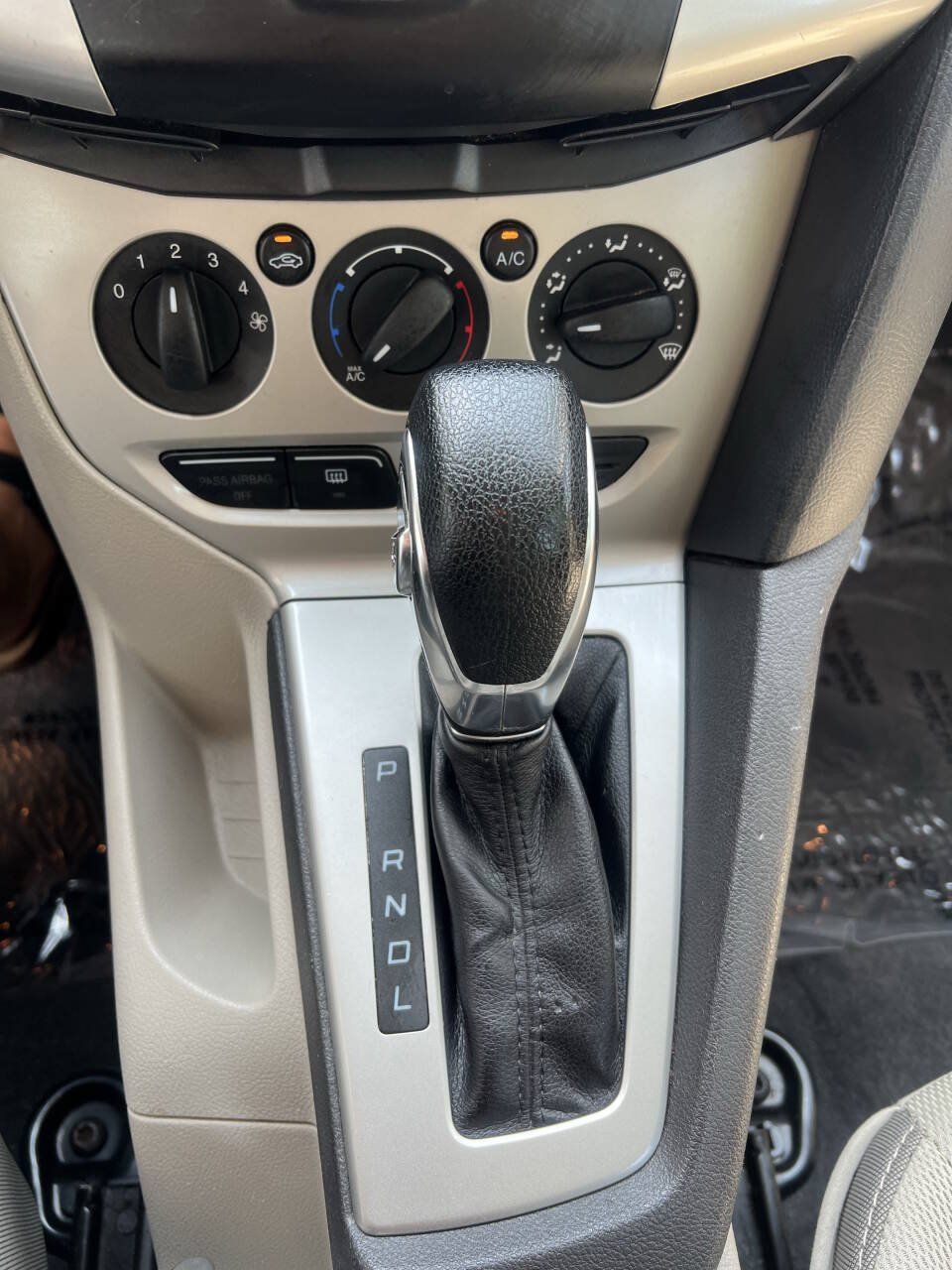 Used 2014 Ford Focus SE FWD image 18