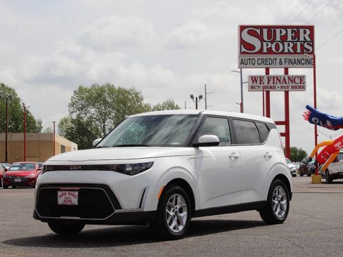 Used 2025 Kia Soul LX w/ LX Technology Package FWD image 7
