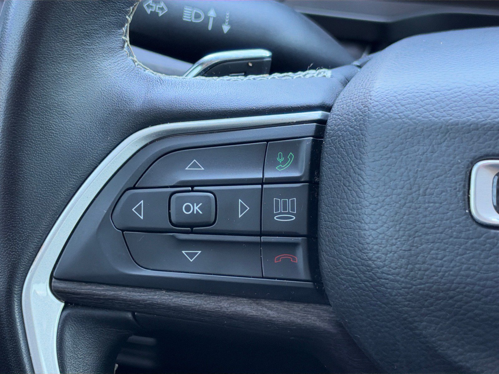 Used 2022 Jeep Grand Cherokee L Limited RWD image 12