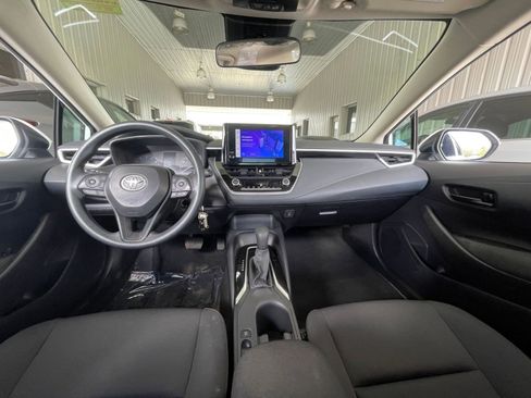 Used 2025 Toyota Corolla LE image 30