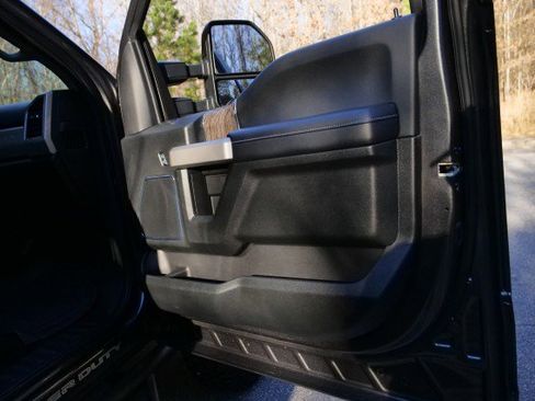 Used 2019 Ford F250 Lariat w/ Lariat Ultimate Package image 41