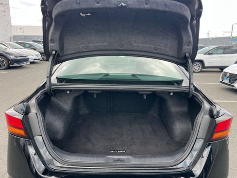 Used 2025 Nissan Altima 2.5 SV FWD image 32