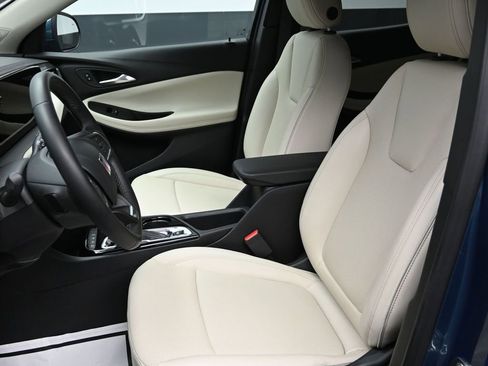 Used 2024 Buick Encore GX Sport Touring image 9