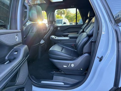 Used 2025 Lincoln Navigator L Reserve w/ Jet Appearance Package image 28