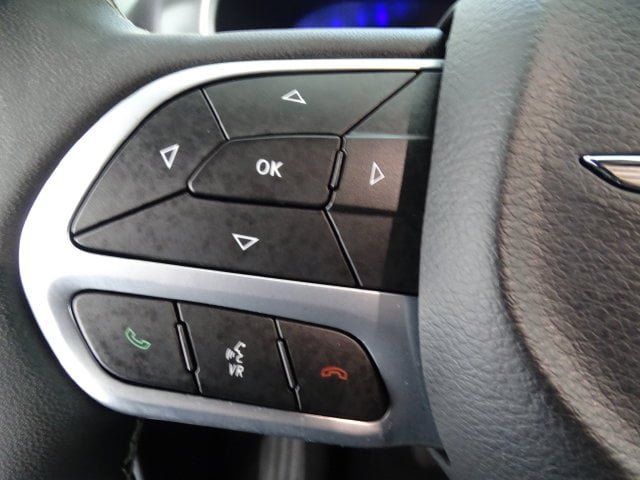 Certified 2026 Chrysler Pacifica Select FWD image 7