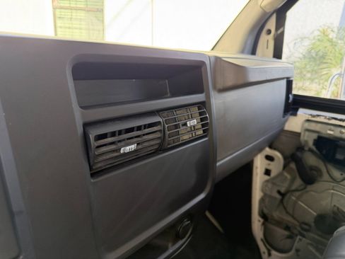 Used 2007 Chevrolet Express 3500 image 23