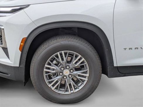 Used 2026 Chevrolet Traverse LT image 14