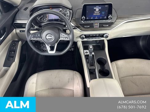 Used 2025 Nissan Altima 2.5 SV FWD image 26