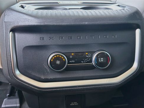 Used 2025 Ford Expedition Active AWD/4WD image 32