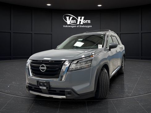 Used 2024 Nissan Pathfinder Platinum w/ Cargo Package AWD/4WD image 3