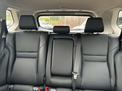 Used 2024 Nissan Rogue SV w/ SV Premium Package image 16