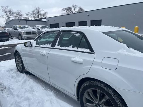 Used 2014 Chrysler 300 S image 8