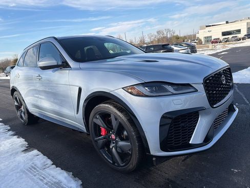 Used 2023 Jaguar F-PACE SVR image 6