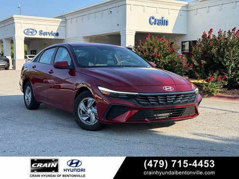 Certified 2025 Hyundai Elantra SE FWD image 1