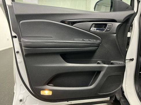 Used 2020 Honda Pilot Elite image 23