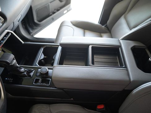 Used 2022 Toyota Tundra Limited AWD/4WD image 18