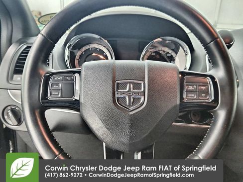 Used 2017 Dodge Grand Caravan SE FWD image 21