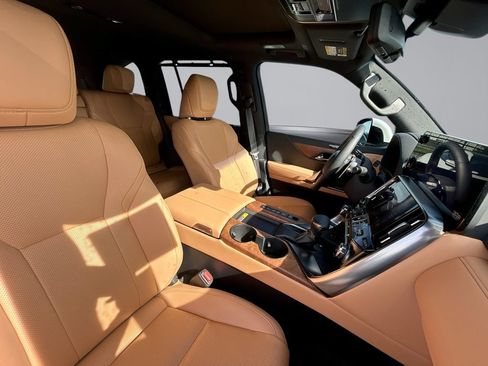 Used 2025 Lexus LX 600 4WD w/ Accessory Package (2T) image 11