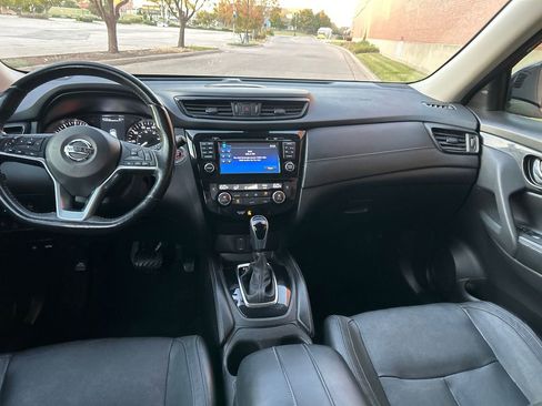 Used 2017 Nissan Rogue SL image 9