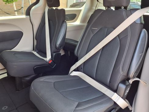 Certified 2023 Chrysler Voyager LX FWD image 7