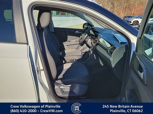 New 2026 Volkswagen Taos SE image 16