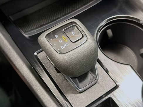 Used 2024 Nissan Rogue S AWD/4WD image 18