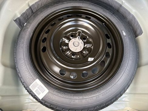 Used 2025 Toyota Camry LE w/ Convenience Package image 34