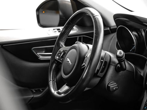 Used 2018 Jaguar F-PACE Premium AWD/4WD image 8